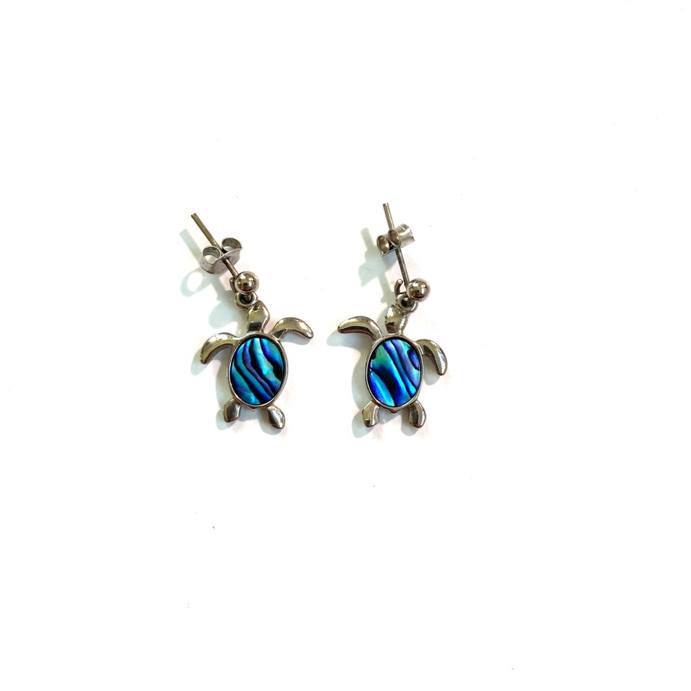 Turtle earrings with blue stone body. Perfect for summer or the beach!